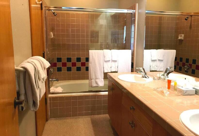 سوییت, Squaw Valley Lodge