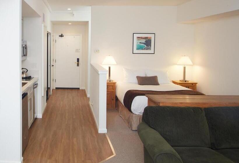 استودیوی پریمیوم, Squaw Valley Lodge