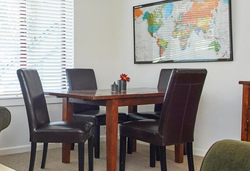 استودیوی پریمیوم, Squaw Valley Lodge