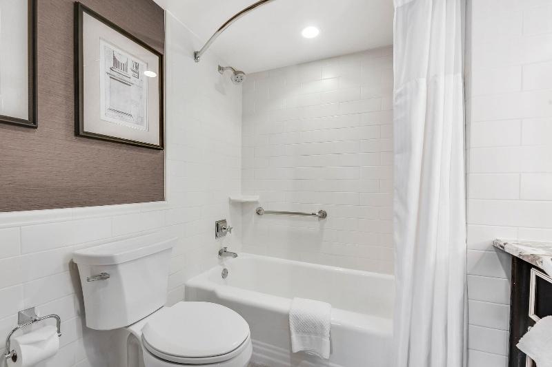 سوئیت جونیور با تخت بزرگ, Le Méridien Washington, D.C., The Madison