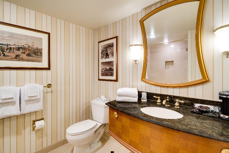 اتاق استاندارد با تخت بزرگ برای معلولان, Showboat Hotel Atlantic City