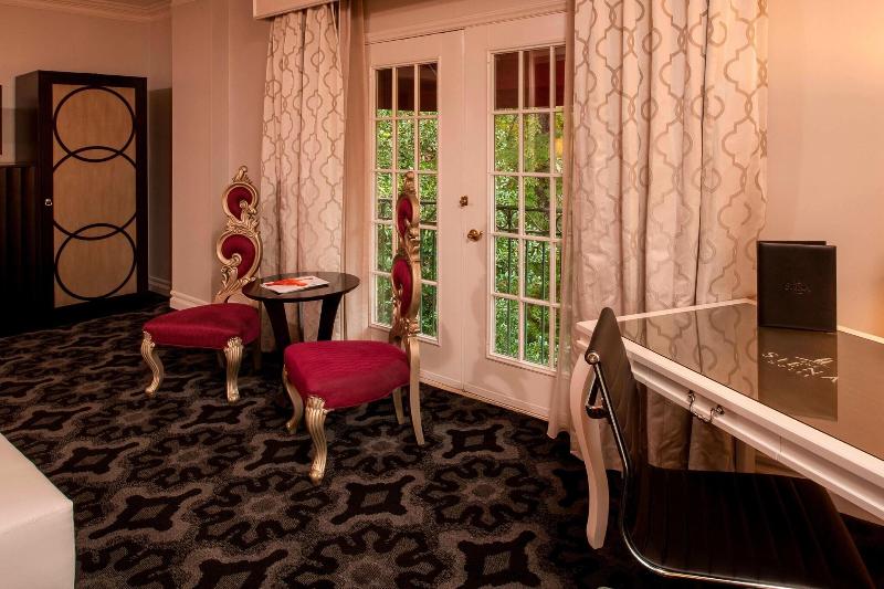 اتاق استاندارد با تخت بزرگ, The Siena Hotel, Autograph Collection
