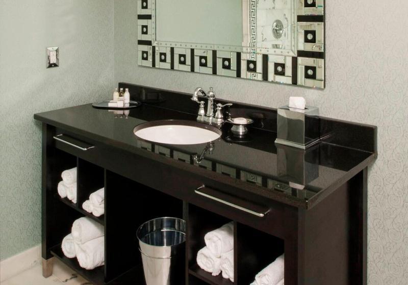اتاق استاندارد با تخت بزرگ, The Siena Hotel, Autograph Collection