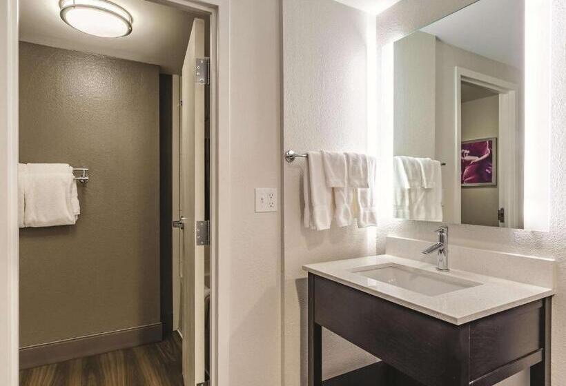 سوئیت با تخت بزرگ, La Quinta By Wyndham Warwick Providence Airport