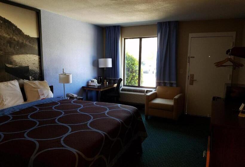 Suite Deluxe Cama King, Super 8 By Wyndham Bentonville