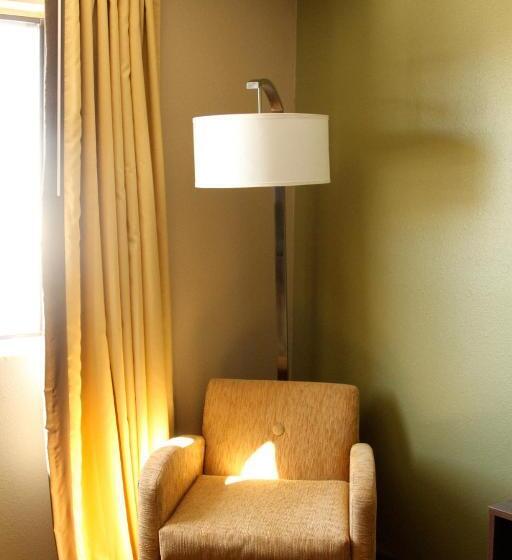 Chambre Standard Lit King Size, Super 8 By Wyndham Montrose