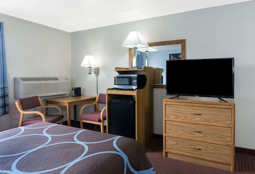 اتاق استاندارد با تخت دوبل برای معلولان, Super 8 By Wyndham Wisconsin Dells