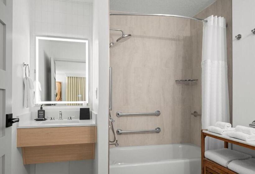 اتاق استاندارد با تخت بزرگ, Sheraton Sand Key Resort