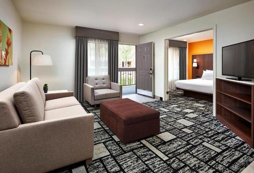 سوئیت برای معلولان, Best Western Plus Meridian Inn Suites Anaheim Orange