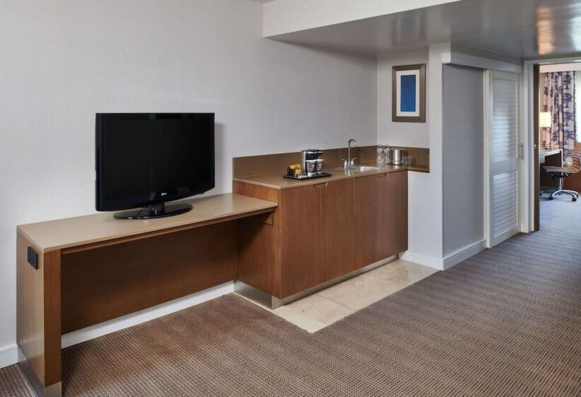 Suite, Doubletree By Hilton Torrance South Bay