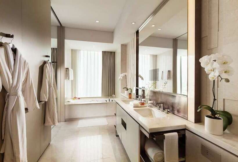 سوئیت با تخت بزرگ, Hilton San Diego Airport/harbor Island