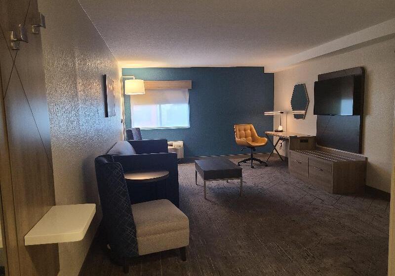 Suite Queen Bed, Holiday Inn Express Fort Lauderdale North  Executive Airport