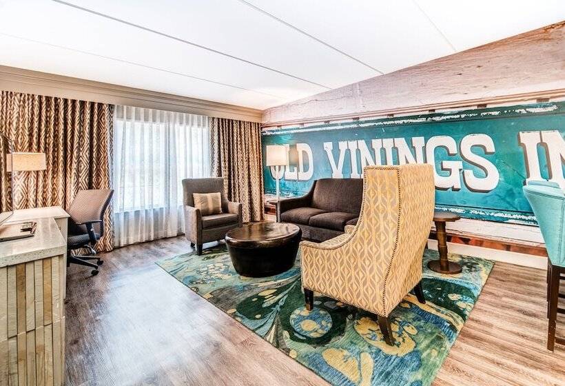 Suite Adapted for people with reduced mobility, Indigo Atlanta – Vinings