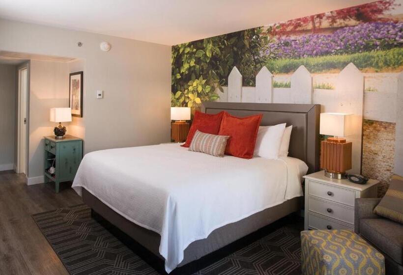 اتاق اجرایی با تخت بزرگ, Indigo Atlanta Vinings, An Ihg