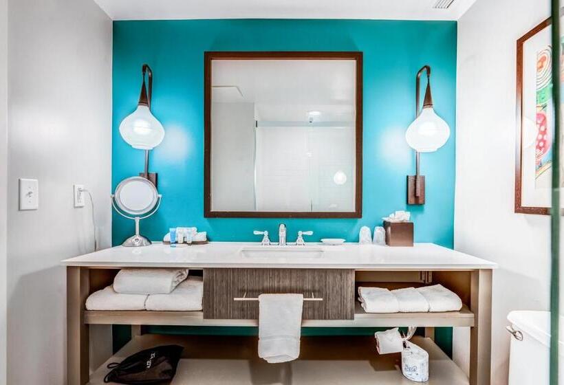 اتاق اجرایی با تخت بزرگ, Indigo Atlanta Vinings, An Ihg