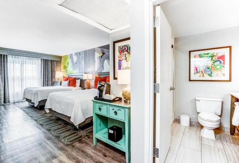 اتاق استاندارد با چشم‌انداز استخر, Indigo Atlanta Vinings, An Ihg
