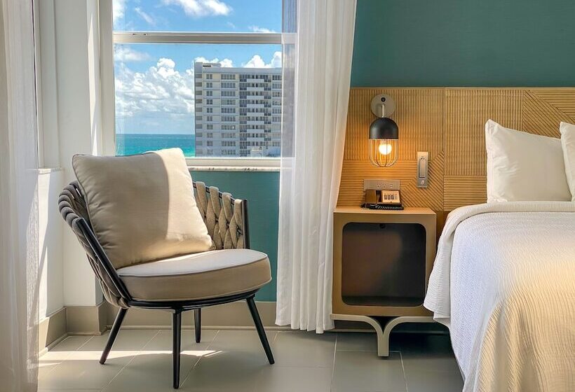 سوییت جونیور, Marseilles Beachfront