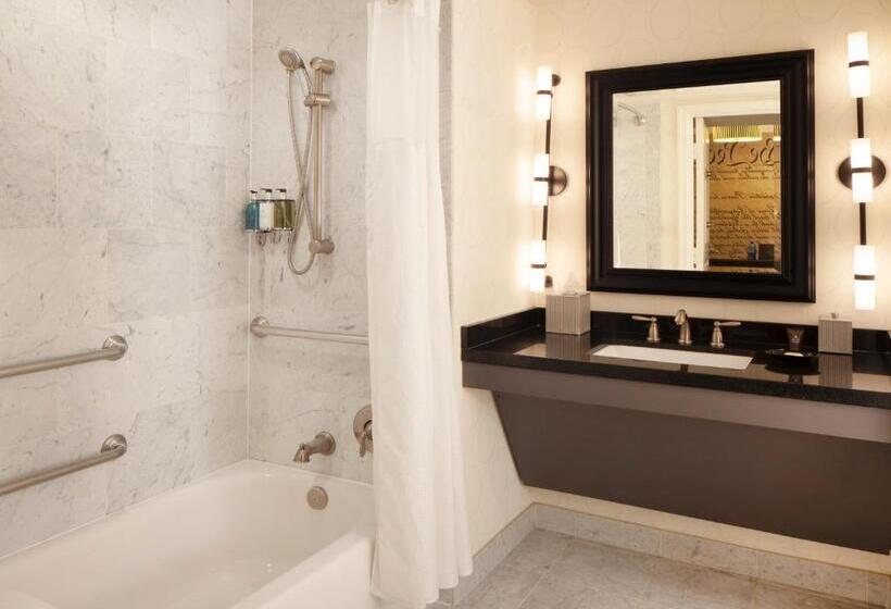 اتاق استاندارد با تخت بزرگ برای معلولان, Melrose Georgetown