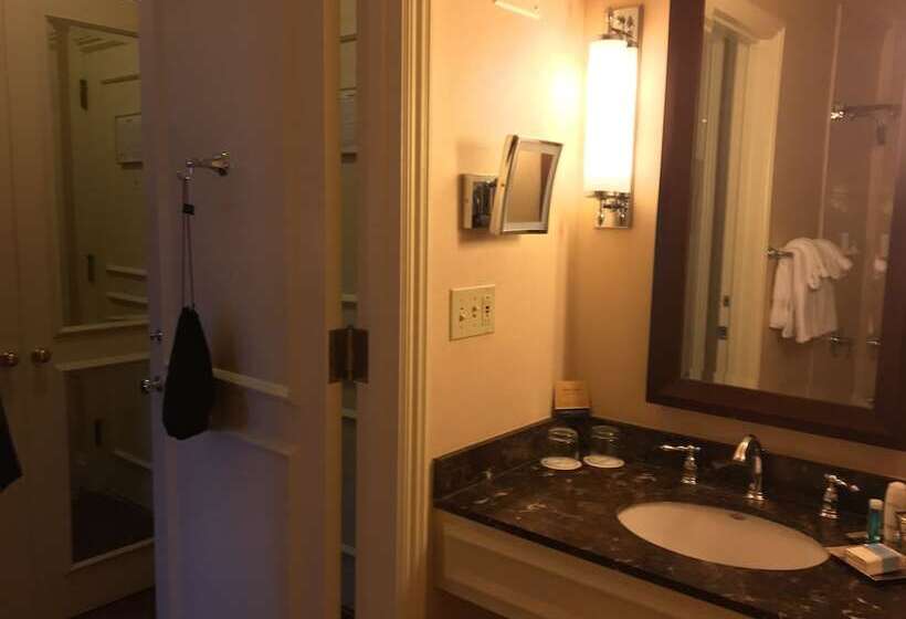 Quarto Premium, Omni William Penn