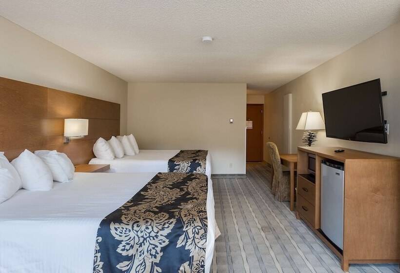 Deluxe room with river view, Shilo Inn Suites   Bend