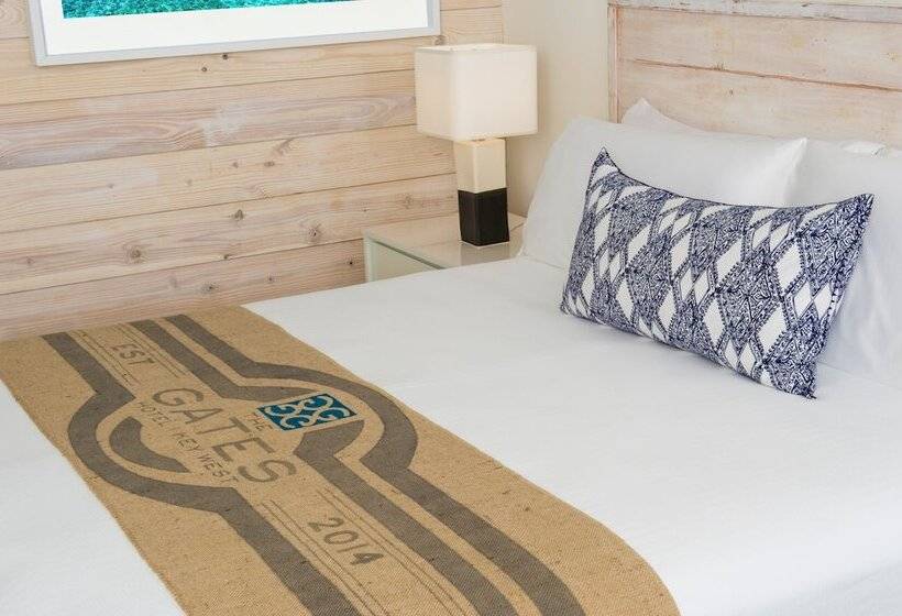 اتاق لوکس با چشم‌انداز استخر, The Gates Hotel Key West