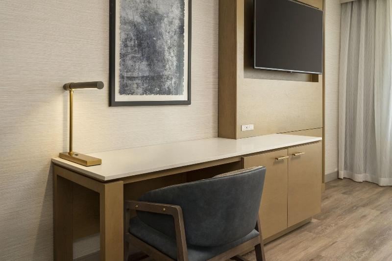 キングサイズベッドのスタンダードルーム, The Westin Denver Downtown