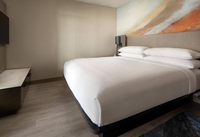 Standard Room King Bed Adapted for people with reduced mobility, Torrance Marriott Redondo Beach