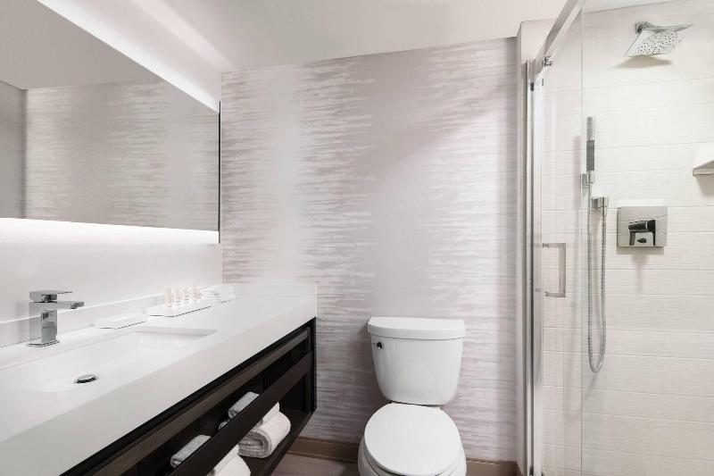 اتاق استاندارد با تخت بزرگ, Torrance Marriott Redondo Beach