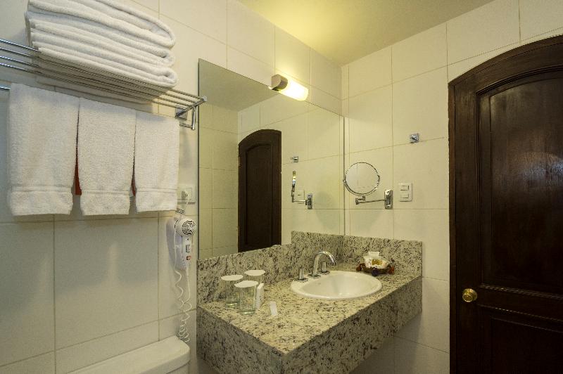 اتاق استاندارد با تخت بزرگ, Trumbull Marriott Shelton