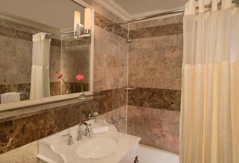 سوئیت پریمیوم, Warwick New York