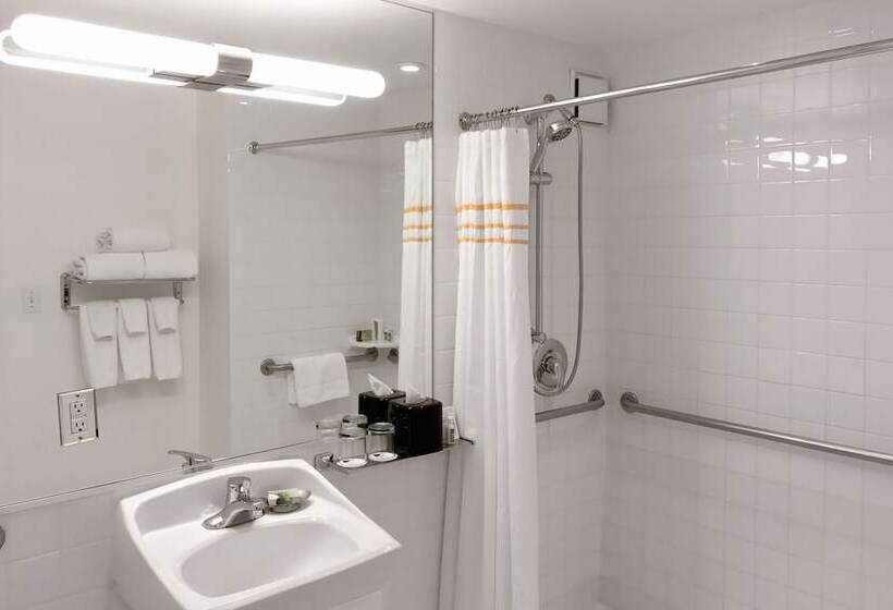 Superior Room Adapted for people with reduced mobility, Washington Plaza