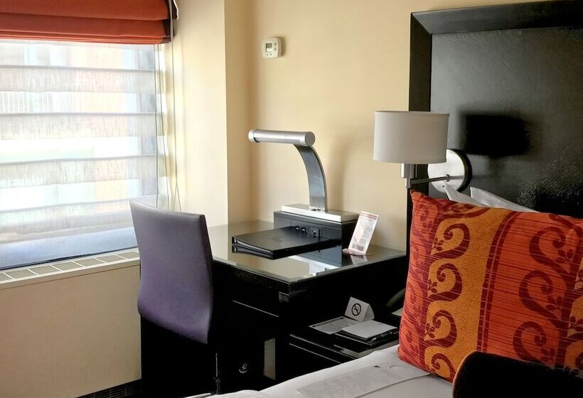 Superior Room Adapted for people with reduced mobility, Washington Plaza