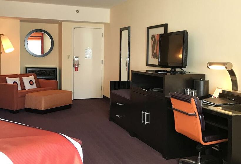 Deluxe Room with Balcony, Washington Plaza