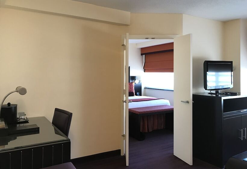 Junior Suite, Washington Plaza