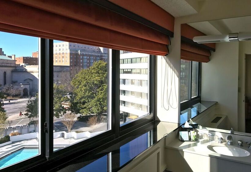 Premium Room with Balcony, Washington Plaza