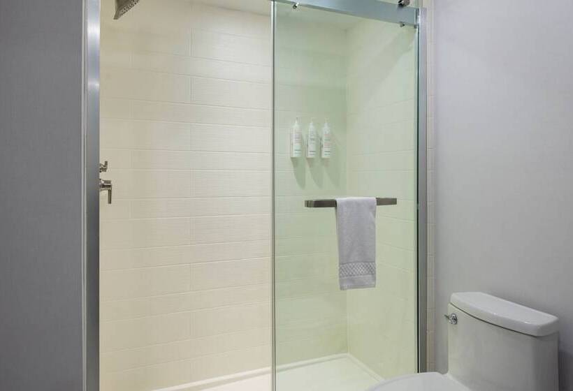 اتاق استاندارد با تخت دوبل و چشم‌انداز, Westchester Marriott