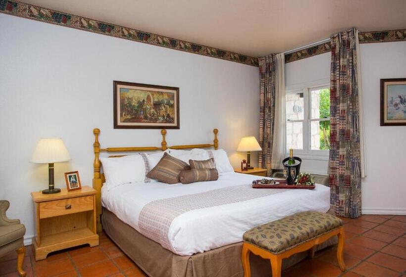 اتاق لوکس با تخت بزرگ, Y O Ranch Hotel And Conference Center