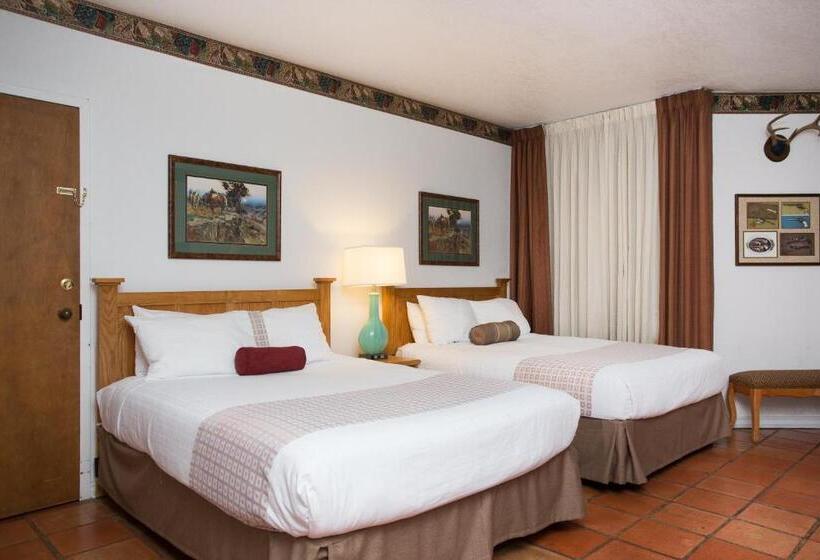 سوییت لوکس, Y O Ranch Hotel And Conference Center
