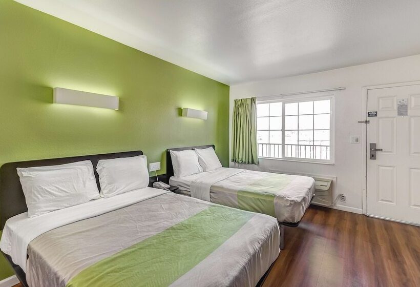 اتاق لوکس, Motel 6visalia, Ca