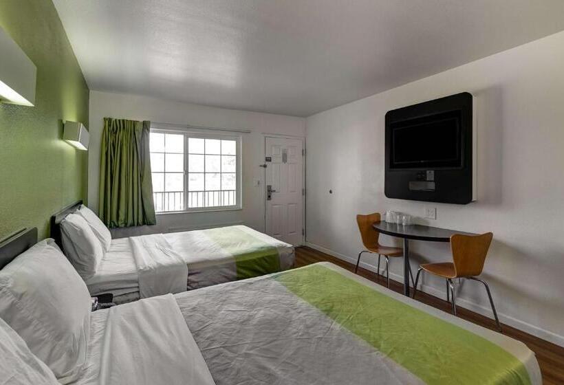 اتاق لوکس چهار تخته, Motel 6visalia, Ca