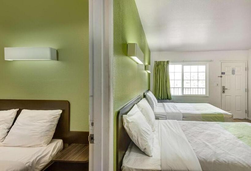 اتاق لوکس چهار تخته, Motel 6visalia, Ca