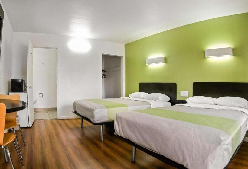 اتاق لوکس چهار تخته, Motel 6visalia, Ca