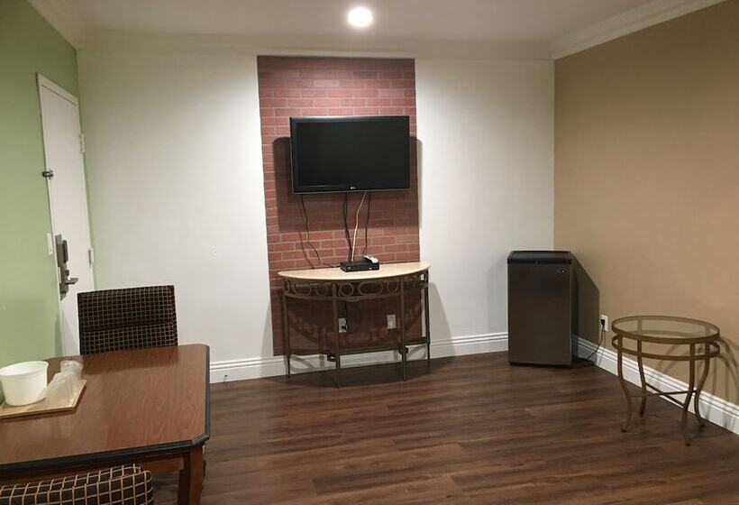 سوئیت 2 خوابه, American Inn & Suites Lax