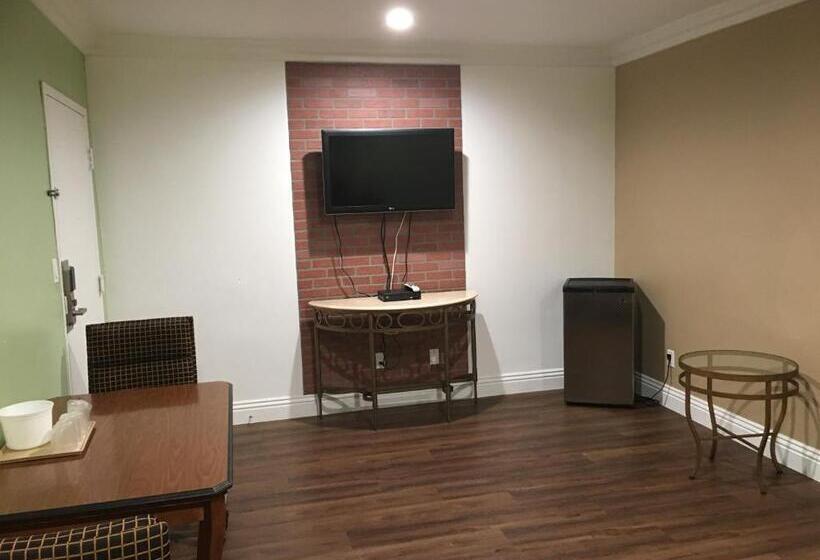 سوئیت 2 خوابه, American Inn & Suites Lax