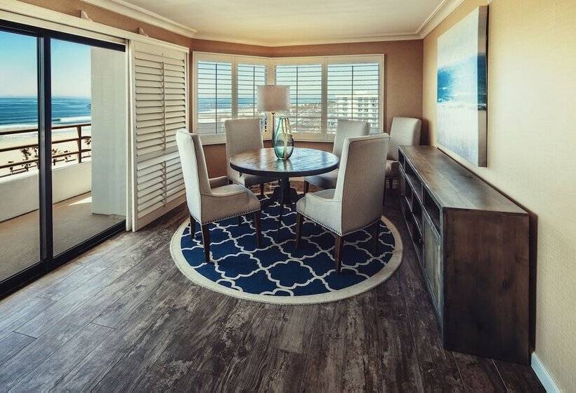 Deluxe Suite, The Waterfront Beach Resort, A Hilton