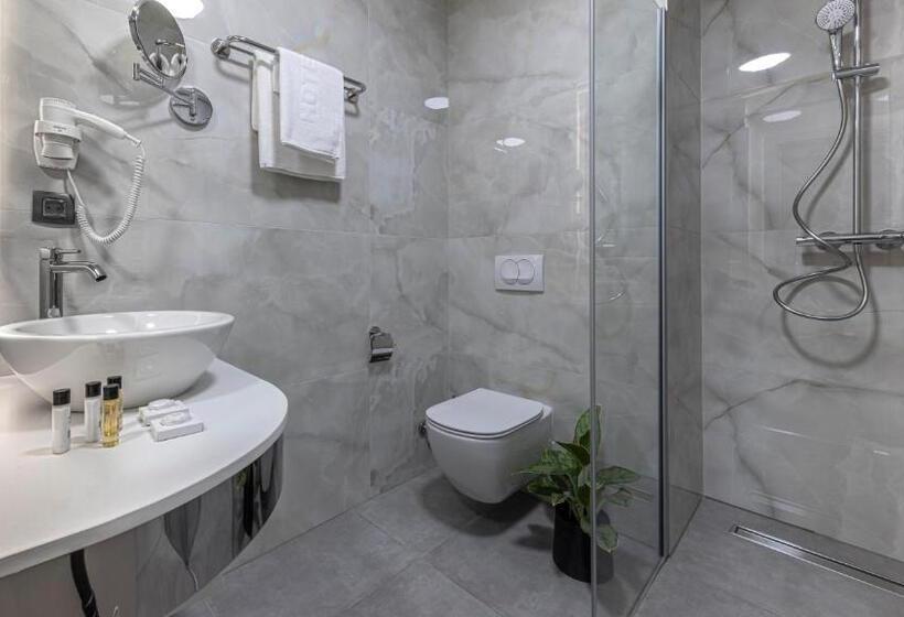 سوییت لوکس, Grand Hotel Zagreb