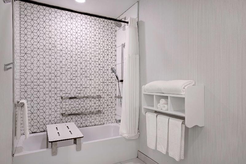 اتاق استاندارد برای معلولان, Doubletree By Hilton Palmdale, Ca