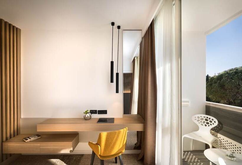 家庭间, Eden Hotel By Maistra Collection