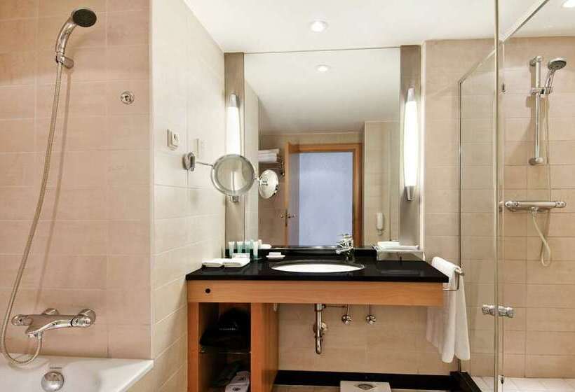اتاق استاندارد با چشم‌انداز دریا, Hilton Imperial Dubrovnik