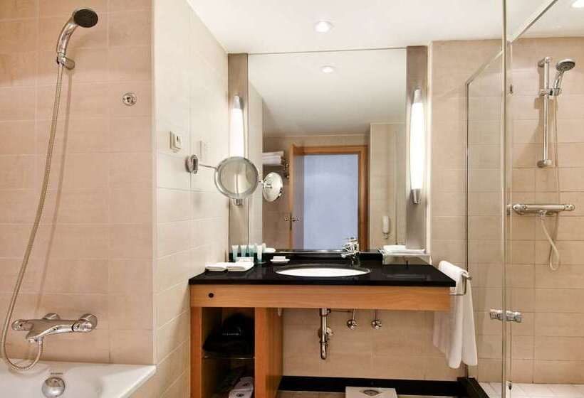 اتاق استاندارد با چشم‌انداز دریا, Hilton Imperial Dubrovnik